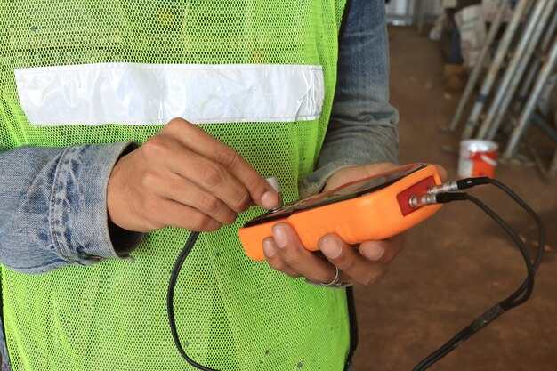 De ce este importantă calibrarea echipamentelor de protecție electrică